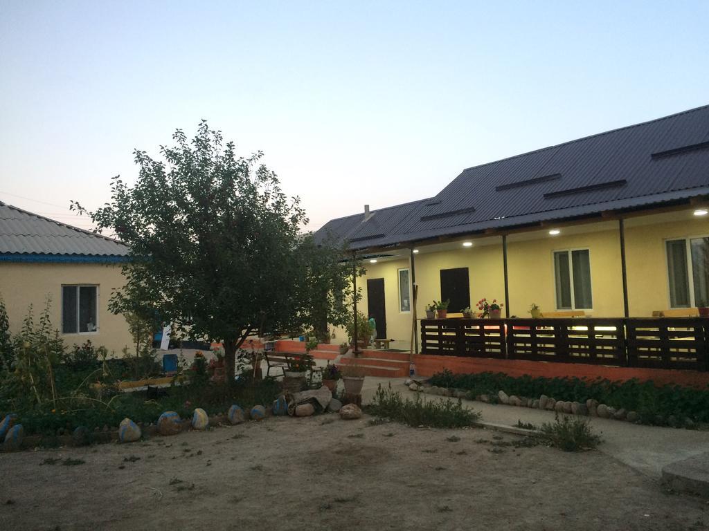 Guest House Mira Kochkor Exterior foto
